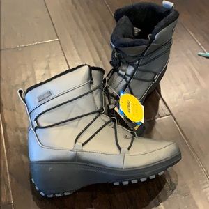 Snow boot wedge khombu